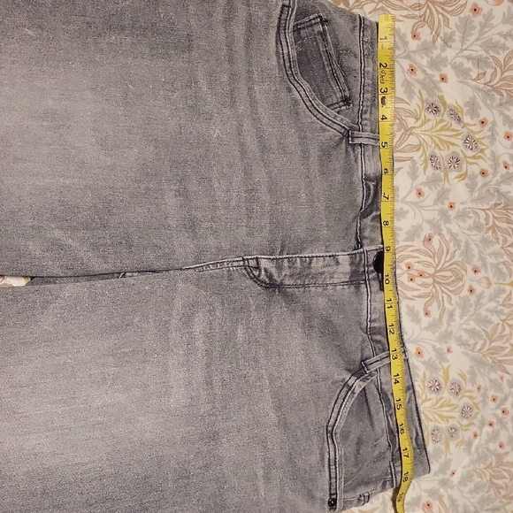 Democracy Women's Light Gray Cropped Jeans- Size 18 - Picture 9 of 9